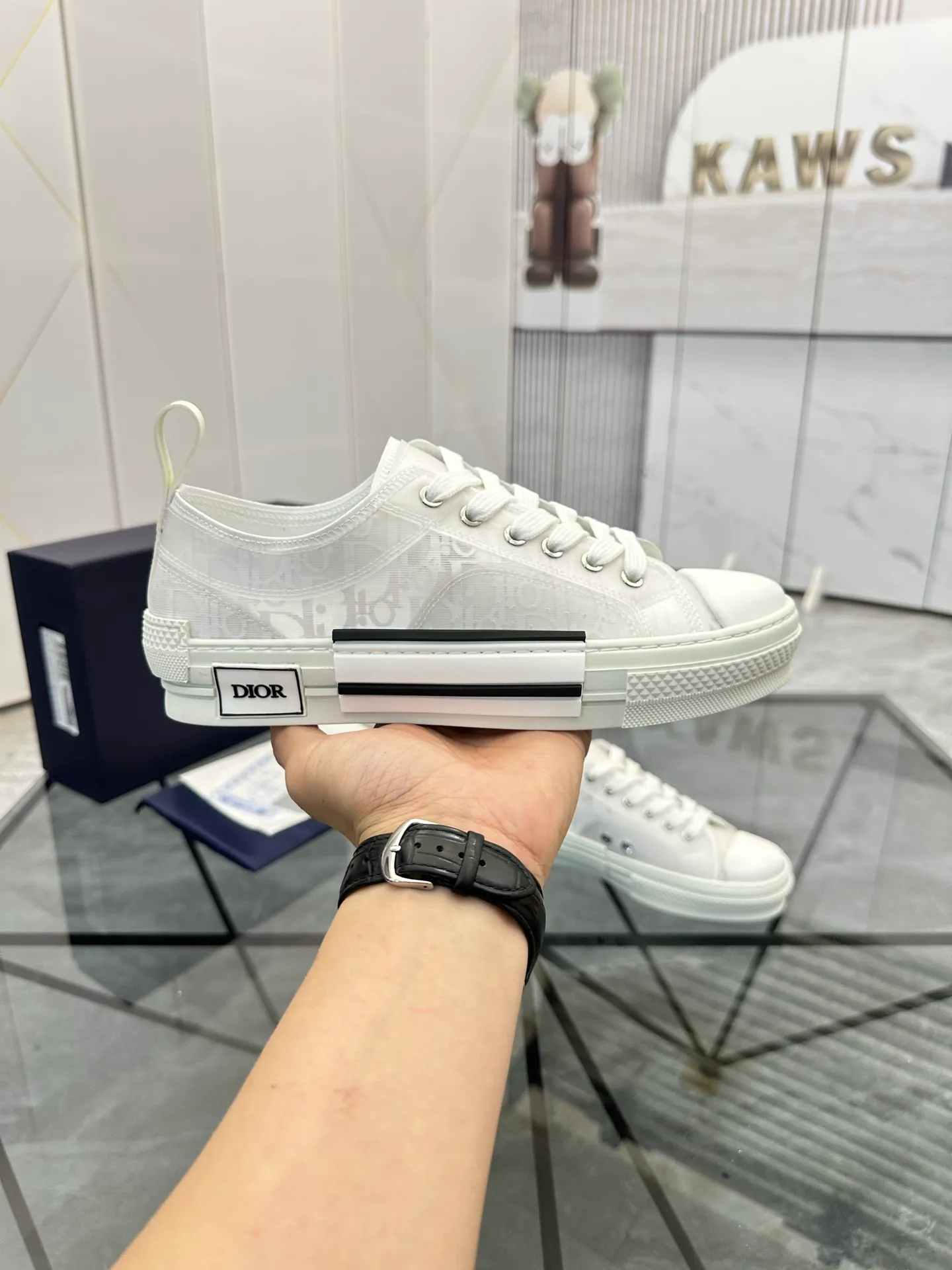 Selling men's shoes 💰: 💰P400¥ Product trademark: Dio* "Dior*" low-top casual shoes Regular size: 36-45 (can be customized to 46) Couple style B23 Product materials: Upper imported original fabric, breathable lining, original outsole. No.: 007